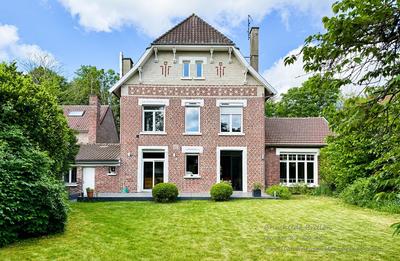 Maison - 215 m² - 9 pièces