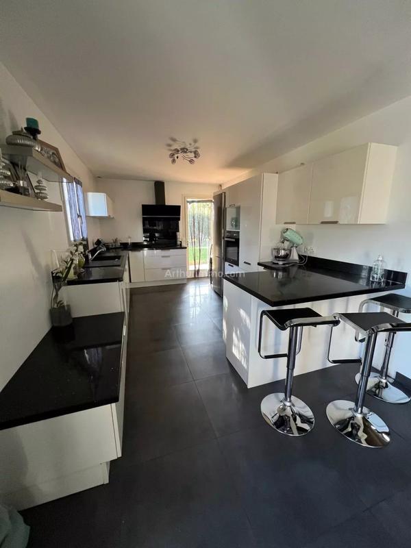 Maison - 154 m² - 10 pièces