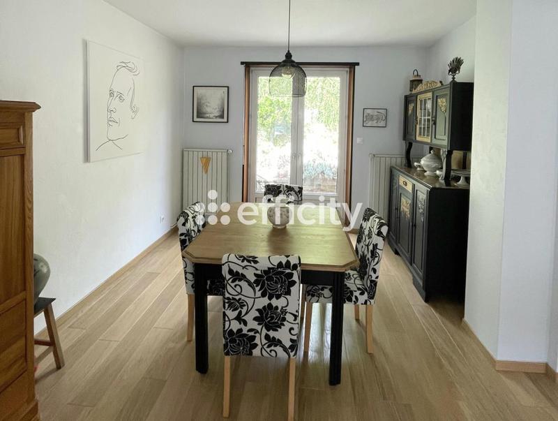 Maison - 203 m² - 8 pièces