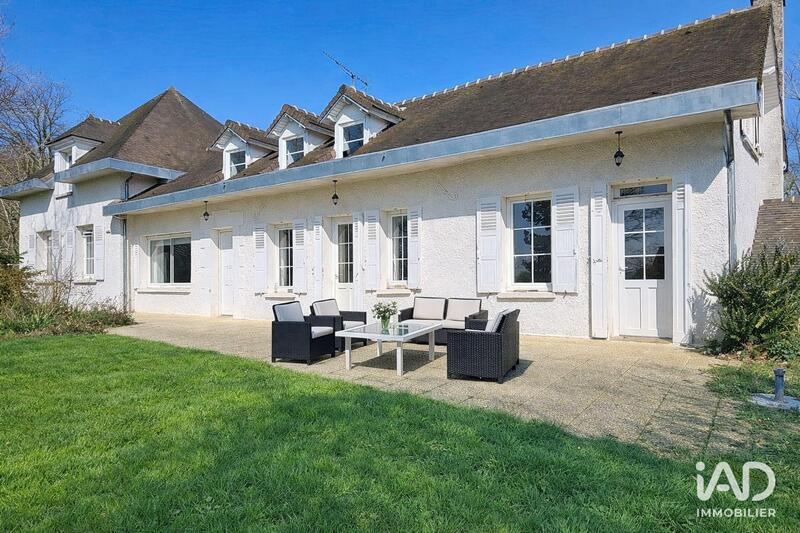 Maison - 235 m² - 8 pièces