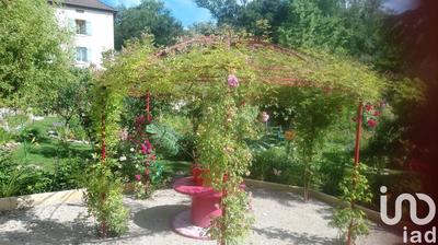 Maison - 240 m² - 10 pièces