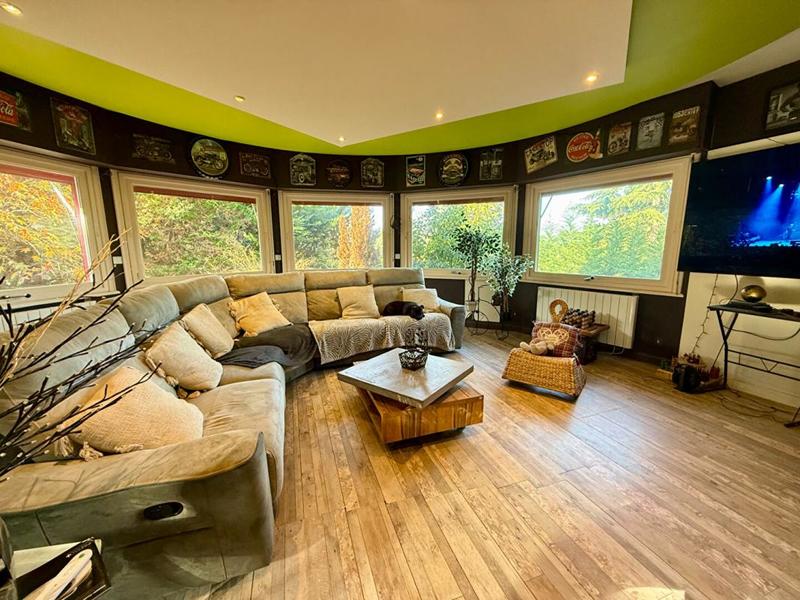 Maison - 198 m² - 6 pièces