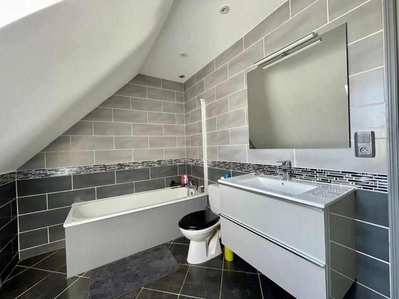 Maison - 230 m² - 7 pièces