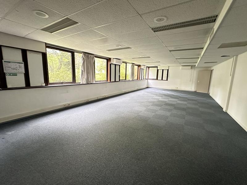 Bureau - 1 050 m²