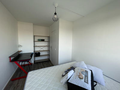 Appartement - 80 m² - 5 pièces