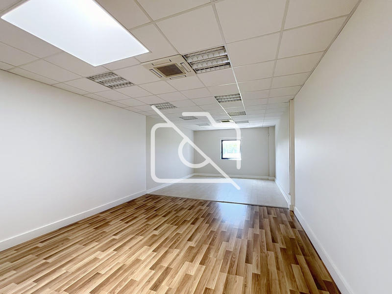 Entrepôt - 1 014 m²