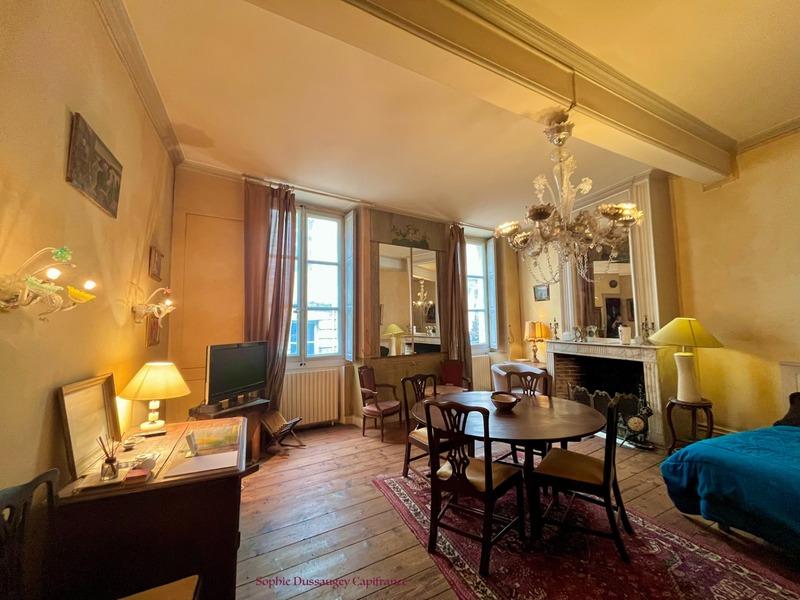 Maison - 230 m² - 8 pièces