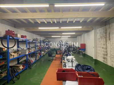 Local d'activité / Entrepôt - 1 169 m²