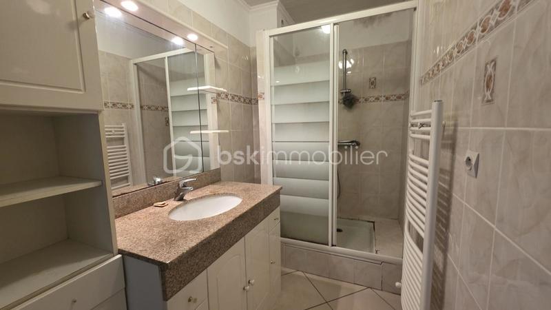 Maison - 300 m² - 10 pièces