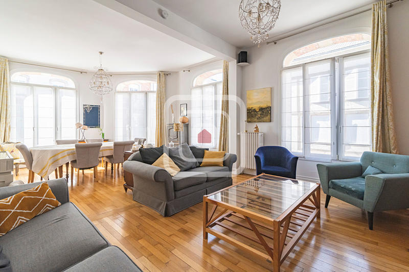 Maison - 217 m² - 8 pièces