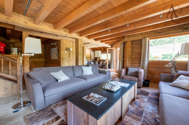 Châlet - 391 m² - 8 pièces