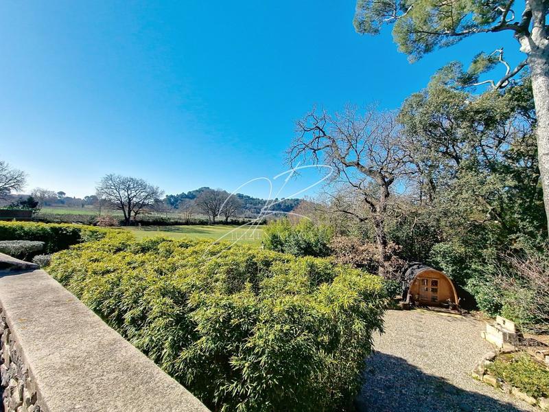 Château - 1 450 m² - 30 pièces