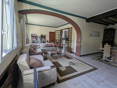 Maison traditionnelle - 185 m² - 7 pièces