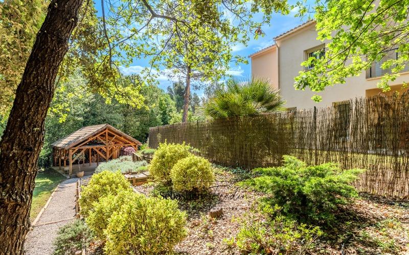 Maison - 320 m² - 11 pièces