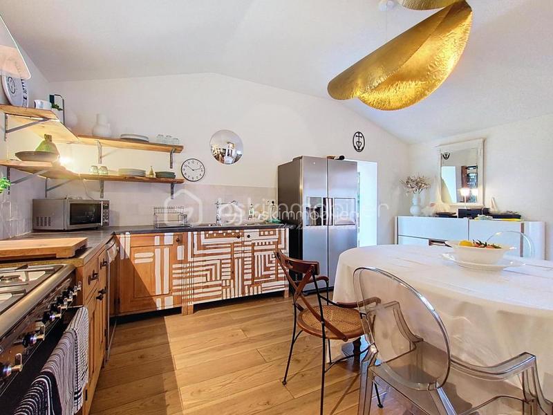 Propriété - 253 m² - 8 pièces