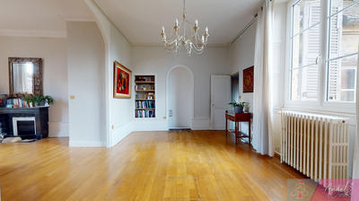 Appartement - 193 m² - 8 pièces