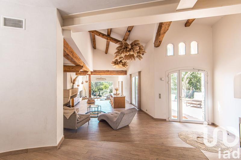 Maison - 220 m² - 6 pièces