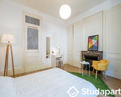 Chambre - 80 m² - 1 pièce