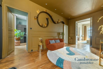 Appartement - 249 m² - 8 pièces