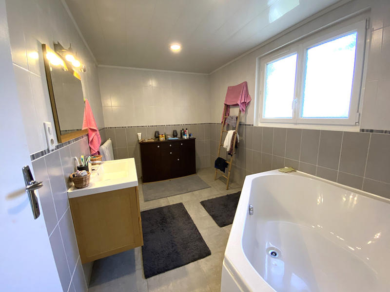 Maison - 260 m² - 9 pièces