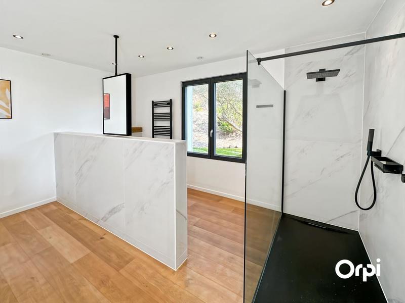 Maison - 373 m² - 6 pièces