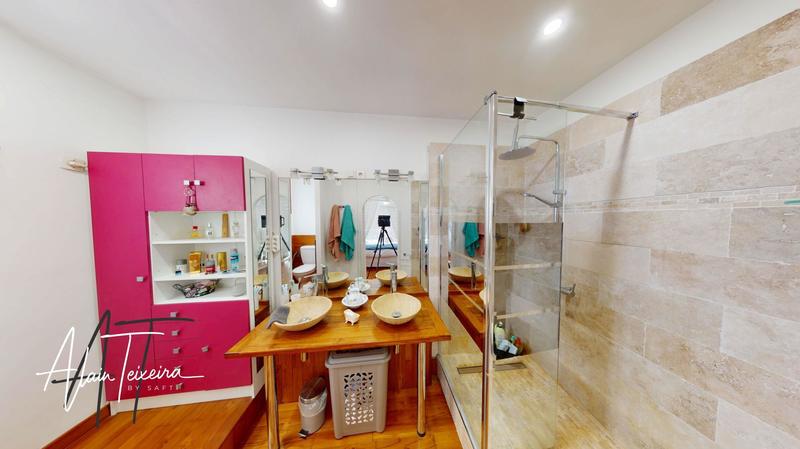 Maison - 194 m² - 9 pièces