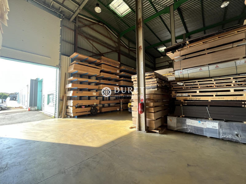 Local d'activités - 595 m²