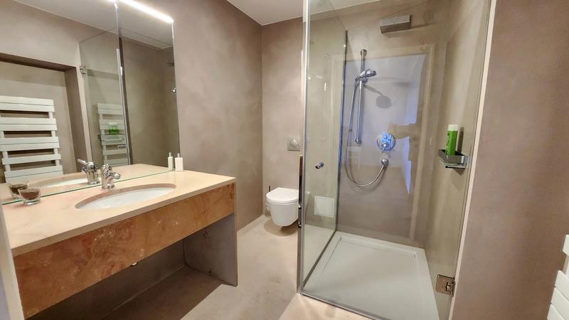 Maison - 600 m² - 10 pièces