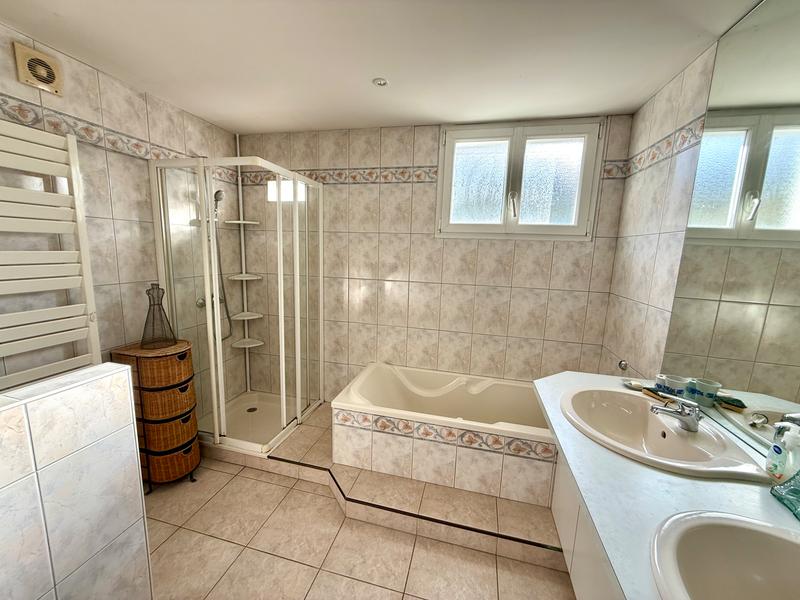 Maison - 210 m² - 5 pièces