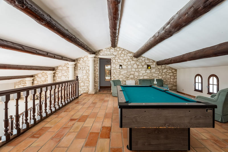 Propriété - 600 m² - 15 pièces