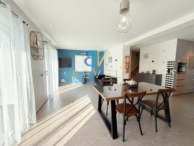 Maison - 96 m² - 4 pièces