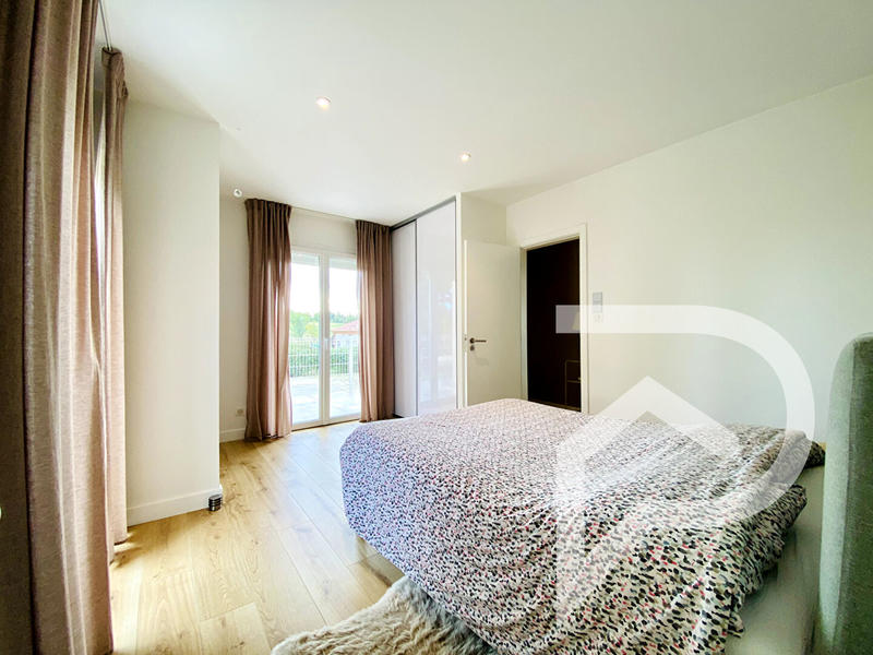 Maison - 205 m² - 8 pièces