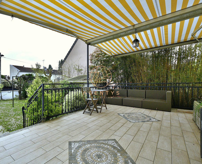 Maison - 200 m² - 8 pièces