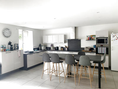 Maison - 256 m² - 7 pièces