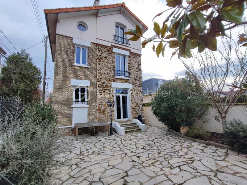 Maison - 156 m² - 6 pièces