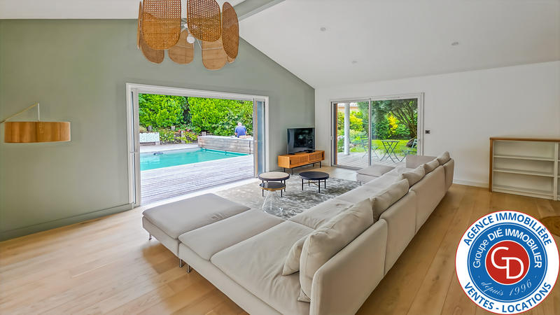 Maison - 200 m² - 6 pièces