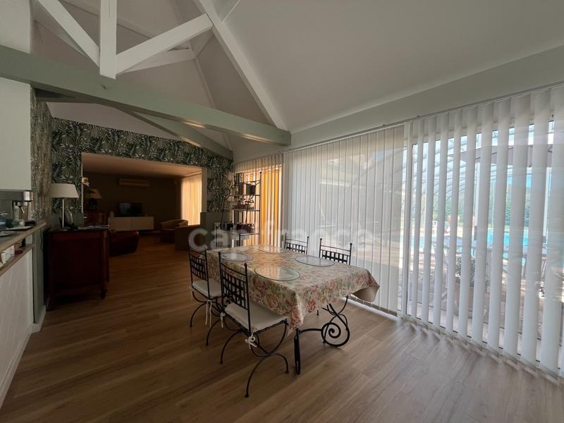 Maison - 268 m² - 8 pièces