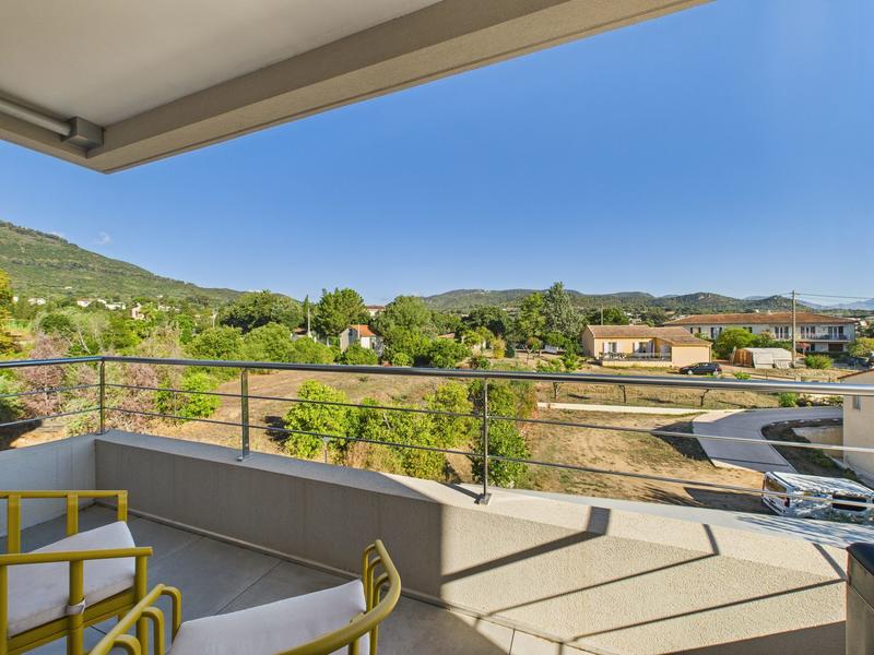 Appartement - 94 m² - 4 pièces