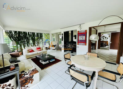 Maison contemporaine - 231 m² - 5 pièces