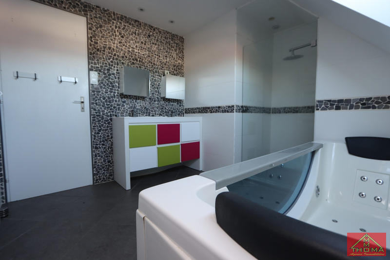 Maison - 195 m² - 9 pièces