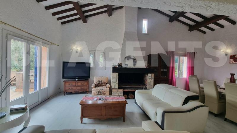 Maison - 224 m² - 9 pièces