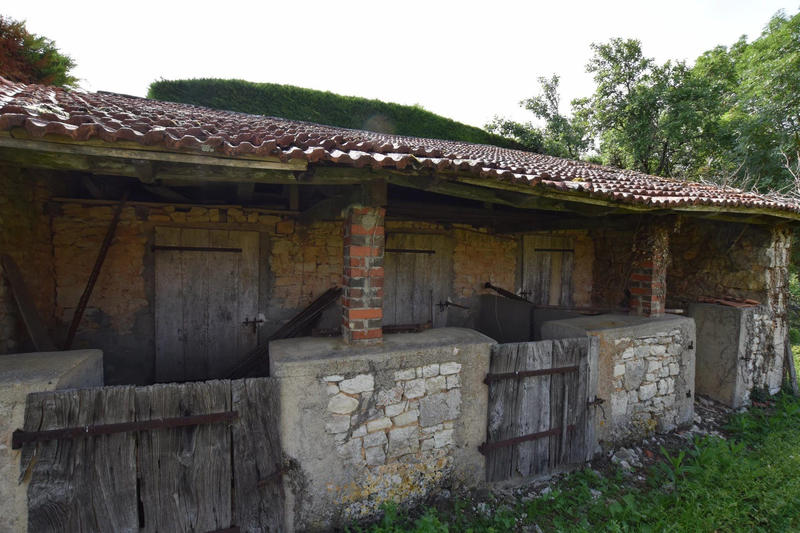 Maison - 326 m² - 3 pièces