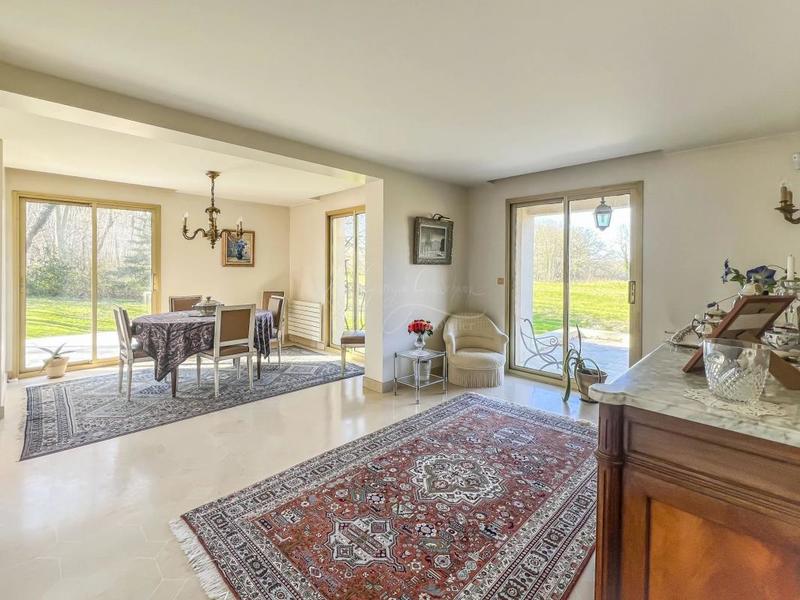 Demeure - 254 m² - 10 pièces