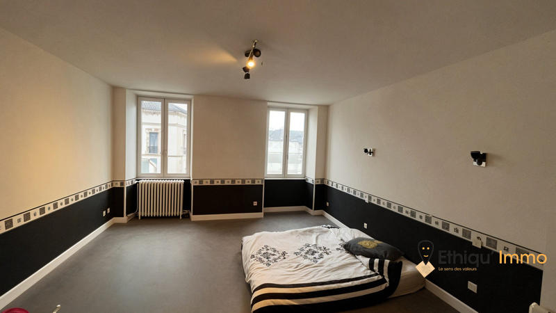 Maison - 500 m² - 6 pièces