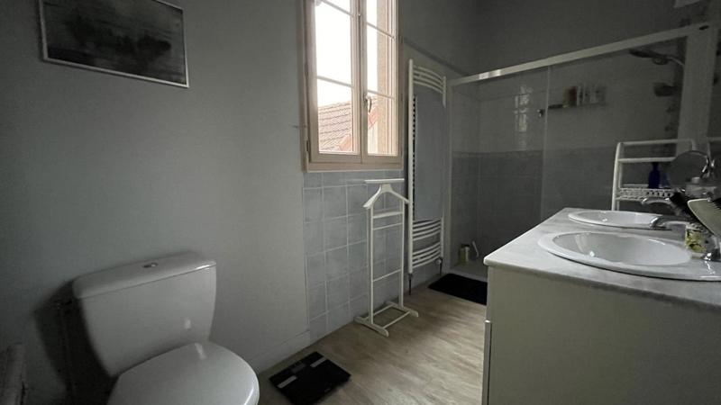 Maison - 220 m² - 9 pièces