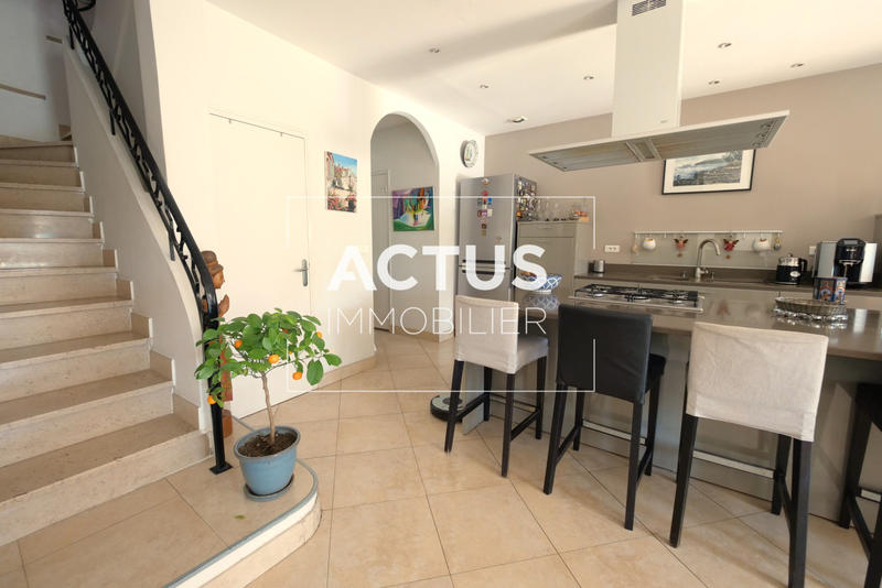 Maison - 200 m² - 7 pièces