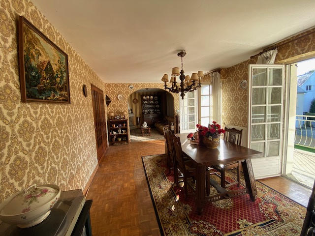 Maison - 198 m² - 11 pièces