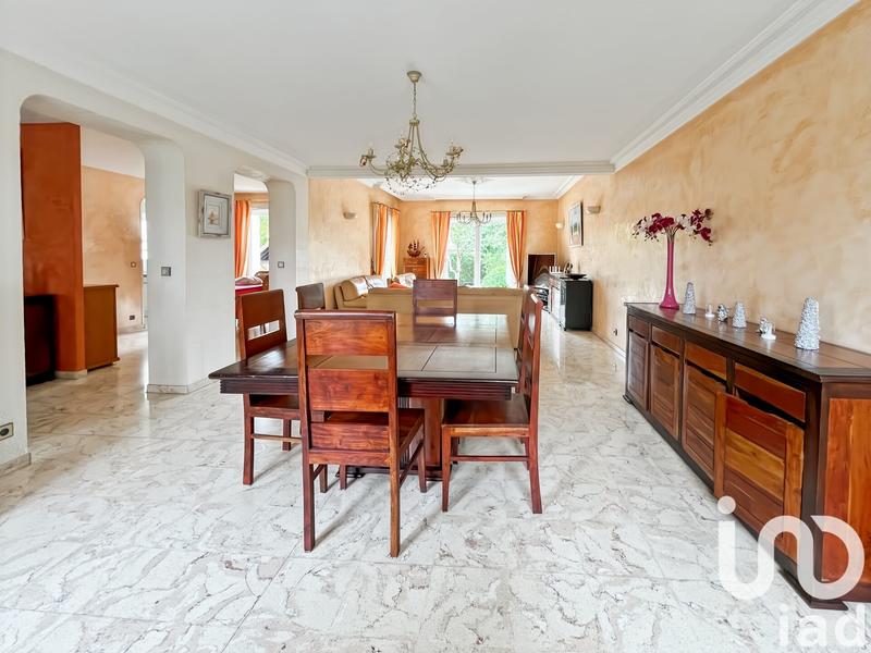 Maison - 240 m² - 9 pièces