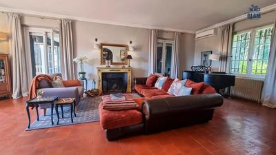 Maison - 377 m² - 12 pièces