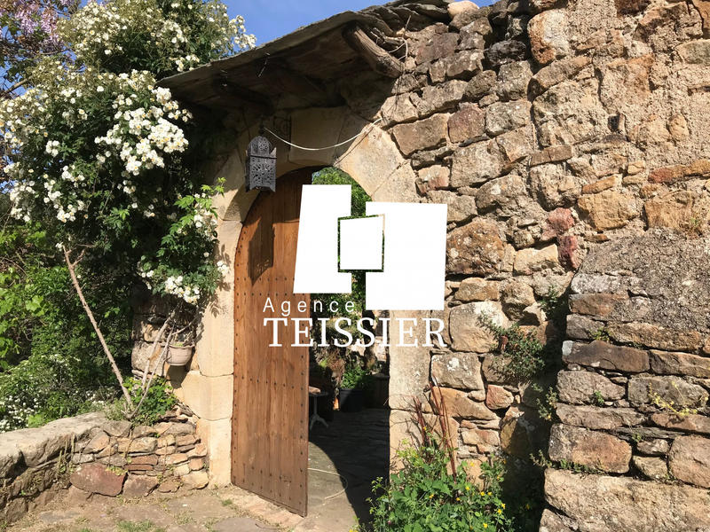 Maison - 270 m² - 18 pièces